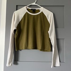 Long-sleeve cropped tees
